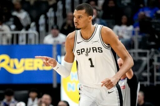 Spurs overpower Pistons in clash of NBA's form teams