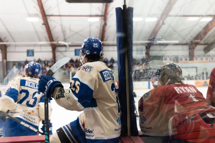 Helena Bighorns silence the Icedogs in Bozeman