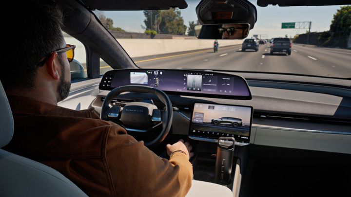 Lucid Rolls Out Hands-Free Driving Assist and New Software Features for Lucid Gravity in North America