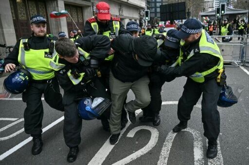 Hundreds join banned UK pro-Palestinian march