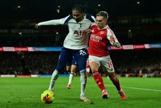 Arsenal aim to banish title jitters in Spurs showdown