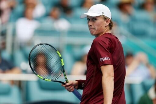 Top-ranked Alcaraz, Sabalenka win Miami openers