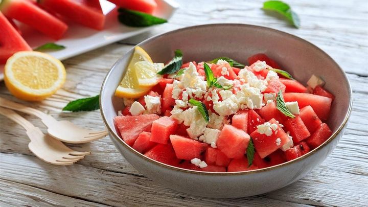 The key to stress-free summer entertaining? Let DIY stations do the heavy lifting