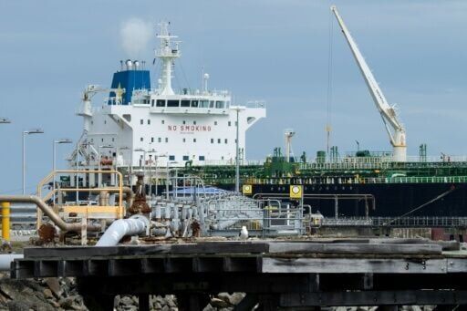 Ship insurers juggle war risks for perilous Gulf route
