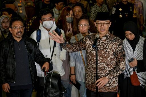 First group of Indonesians evacuated from Iran arrive home