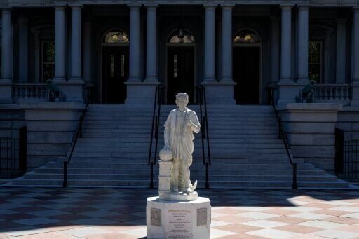 Trump adds Columbus statue, walkway in latest White House makeover