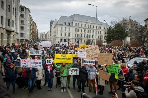 Samsung battery plant turns toxic for Orban's re-election campaign