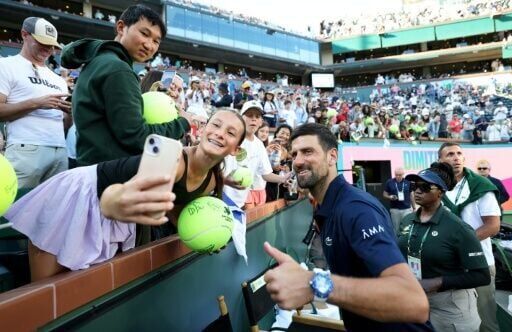 Alcaraz battles back to reach Indian Wells fourth round