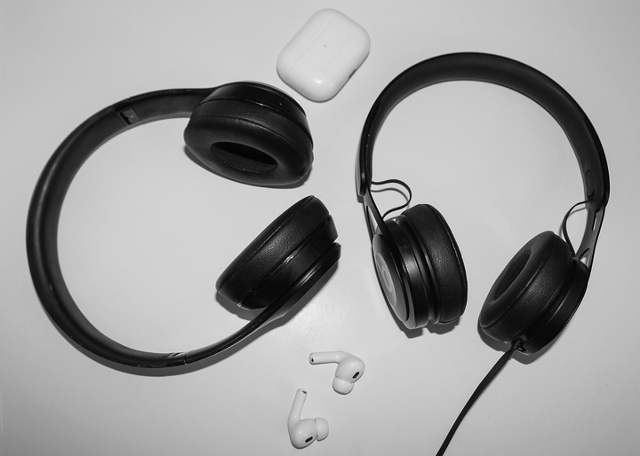 Students Should Wear Headphones Less On Campus