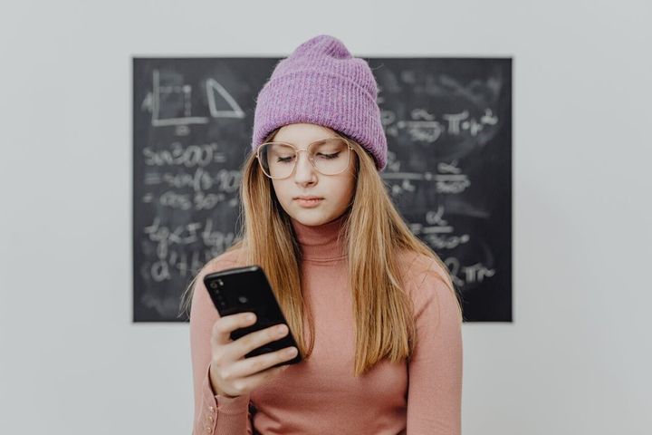 Teens spend a third of school day on smartphones