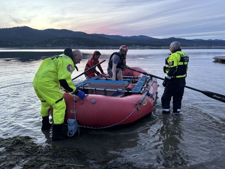 Kalispell crews rescue 3 after boat overturns on Smith Lake