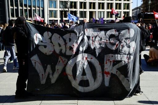 German school students rally against army recruitment drive