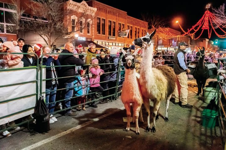 Downtown Bozeman bustles in holiday cheer