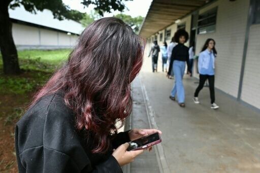 UK teenagers to trial social media bans, digital curfews