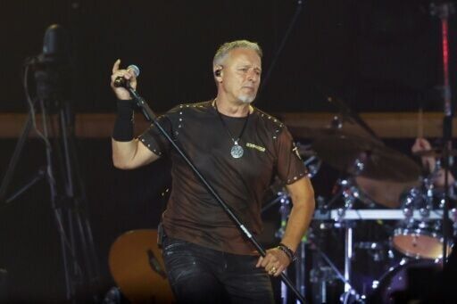 Bosnia probes fascist salutes at Croatian singer's concert
