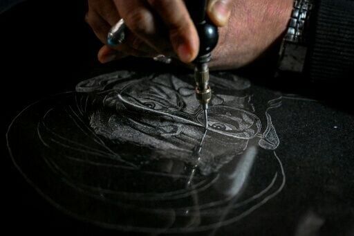 Engraved tombs help keep memories alive in Pakistan
