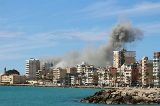 Defying Israeli bombs, Lebanese hold out in southern city of Tyre