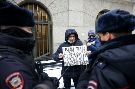 Russia bans Nobel-winning rights group, raids independent newspaper, in one day