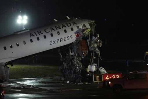 Runway collision kills two pilots at New York airport