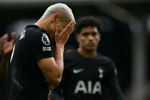 Arsenal corner Chelsea into submission, Man Utd climb to third