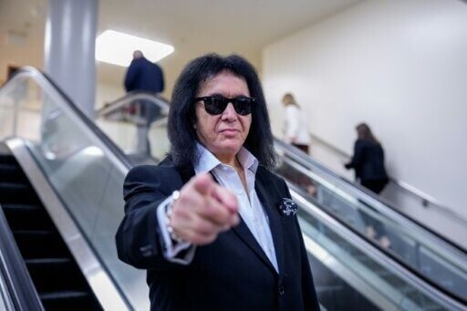 Crazy flights: Kiss frontman produces plane disaster movie