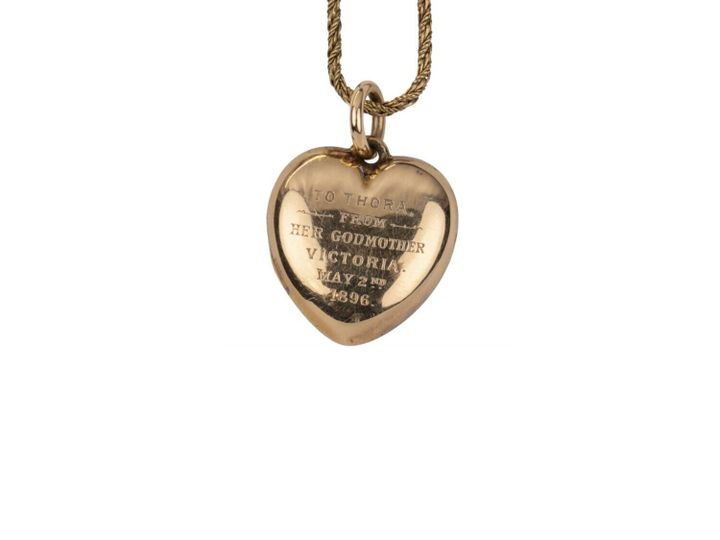 Locket Queen Victoria gifted to granddaughter sells for thousands