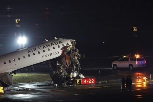 US officials downplay controller 'distraction' in New York crash