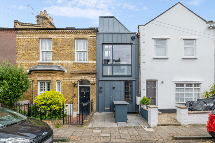 London’s narrowest home on sale for nearly $700,000
