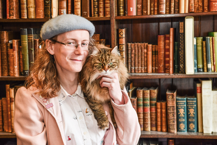 Oxford University library cat keeps students company