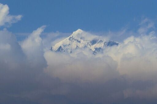 Australian climber on record sea-to-summit Everest bid
