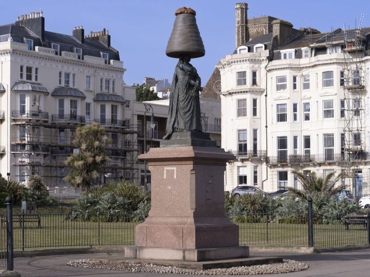 Prankster places giant Walnut Whip on Queen Victoria statue