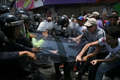 Venezuela police clash with protesters demanding salary rises