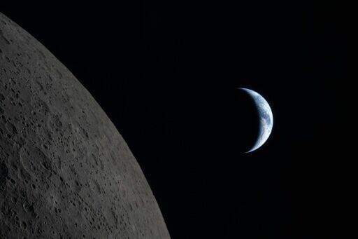 Artemis and ISS astronauts share celestial call