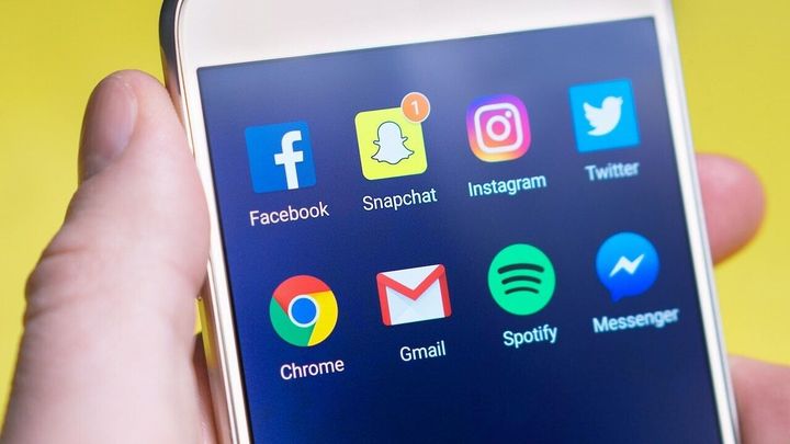 Teacher explains why social media ban for kids under 16 is necessary