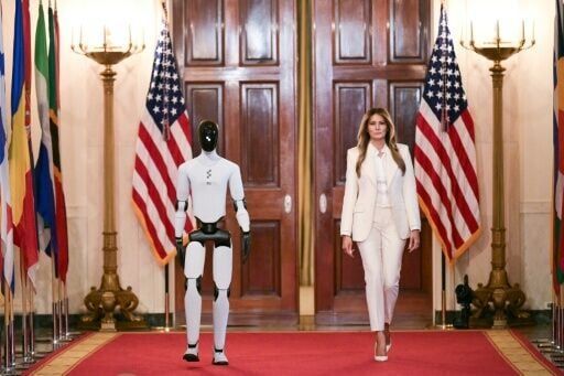 First Robot: Melania Trump brings droid to White House event