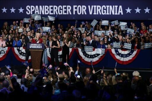 Democrats see 'blue wave' building for US midterms