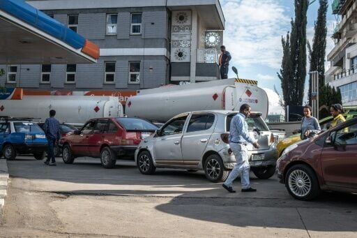 Overnight petrol queues in Ethiopia as war shortages hit