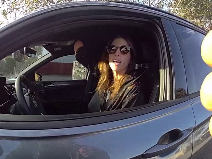 Cop pulls over woman for using phone with hand she doesn’t have