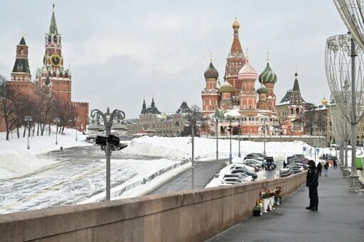 Isolated Kremlin critics lament lost future at Nemtsov memorial