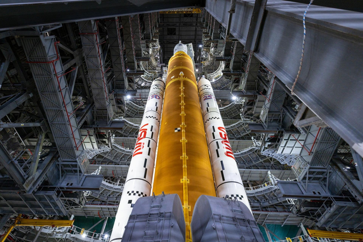 Astronauts try blasting off to moon after earlier problems