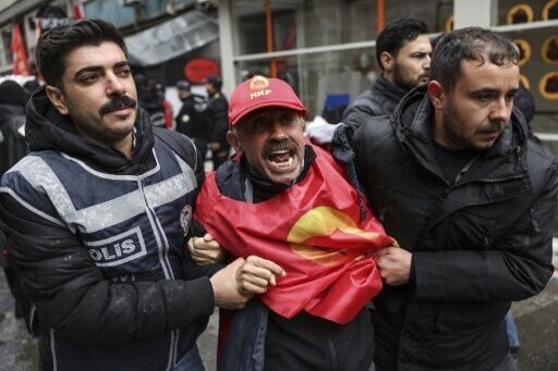 Turkish police fire tear gas, arrest hundreds at Istanbul May Day rallies