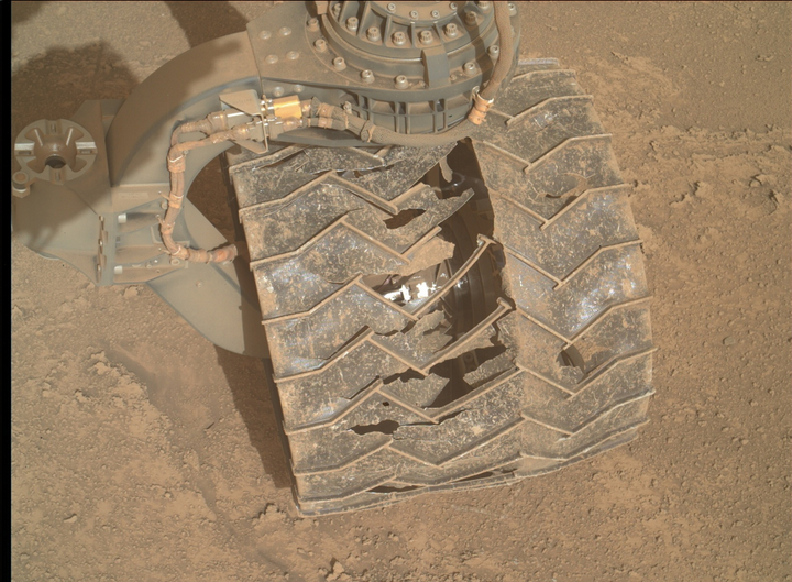 Flat tire in space? Mars rover has damaged wheel