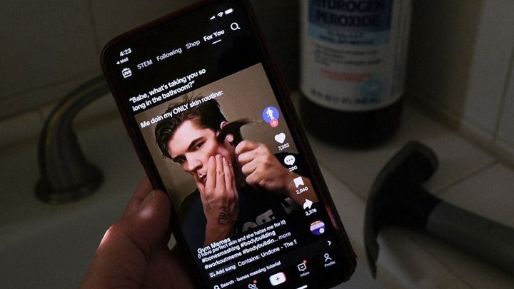 What is looksmaxxing? A therapist explains the TikTok trend and what it means for young men's mental health