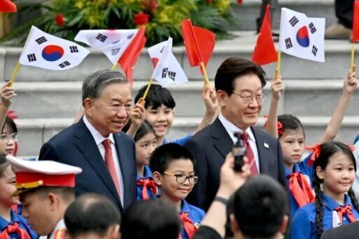 Vietnam, South Korea sign deals on tech, nuclear power
