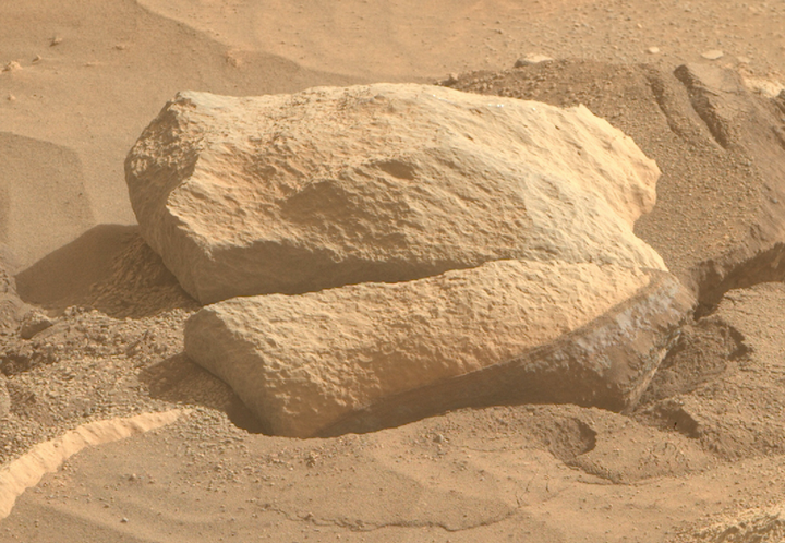 Mars rover spots rock that looks like a dinosaur skull