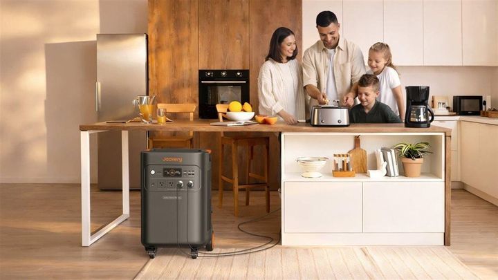 What you need to know before you buy a home battery