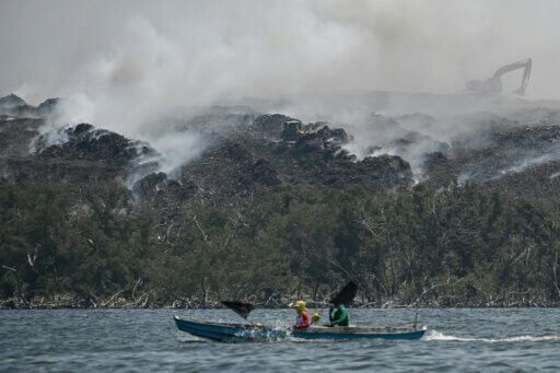 Manila landfill fire leaves locals gasping