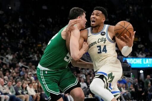 Murray scores 45 as Nuggets hold off Jazz
