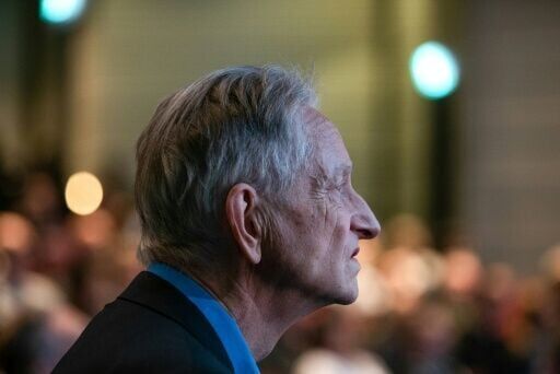 Unregulated AI like speeding with no steering wheel: AI godfather Hinton