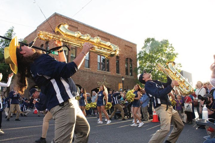 Generations assemble to celebrate Homecoming / CULTURE